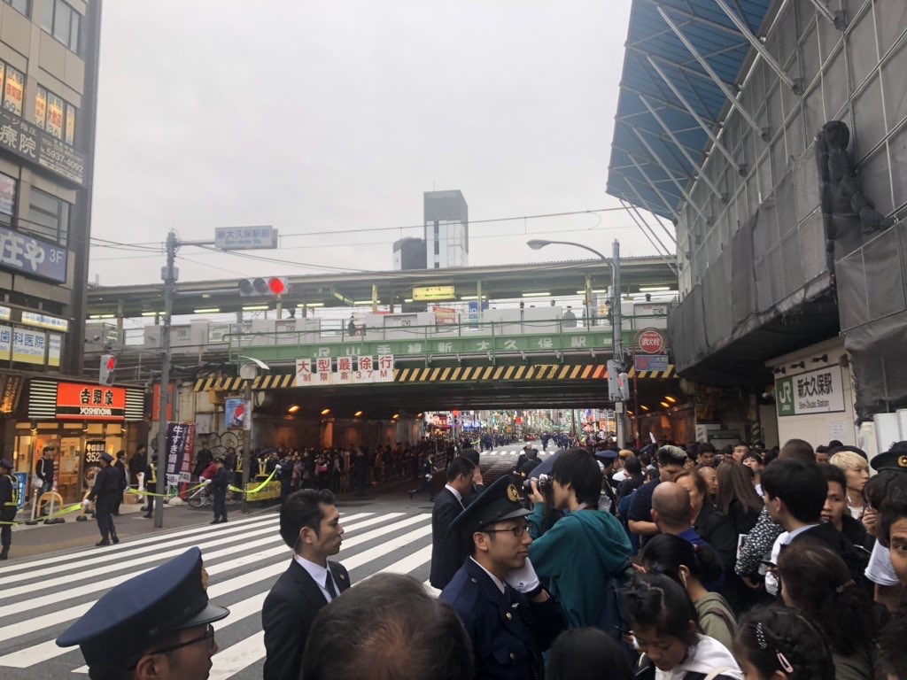 新大久保に突然大量の警察官