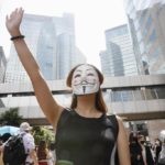 香港政府 アイプチで顔変えればバレないかな？