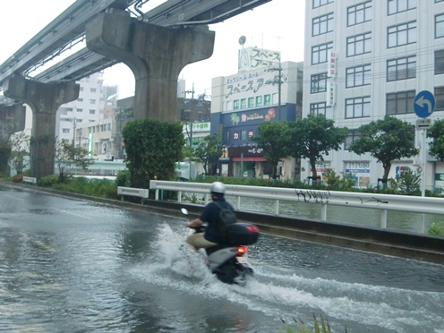 台風などの水害の時は、マンホールには気をつけて！！