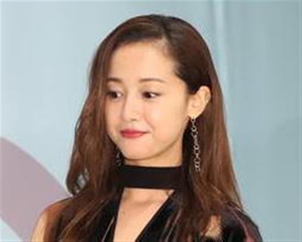 【芸能】沢尻エリカ逮捕　合成麻薬所持　泉里香との“Tik Tok”風でキス顔　「Indeed」新CMの双子ダンスに「すげぇ可愛い」　どうなる？